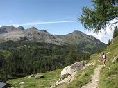 05 Alle spalle il Rif. Laghi Gemelli